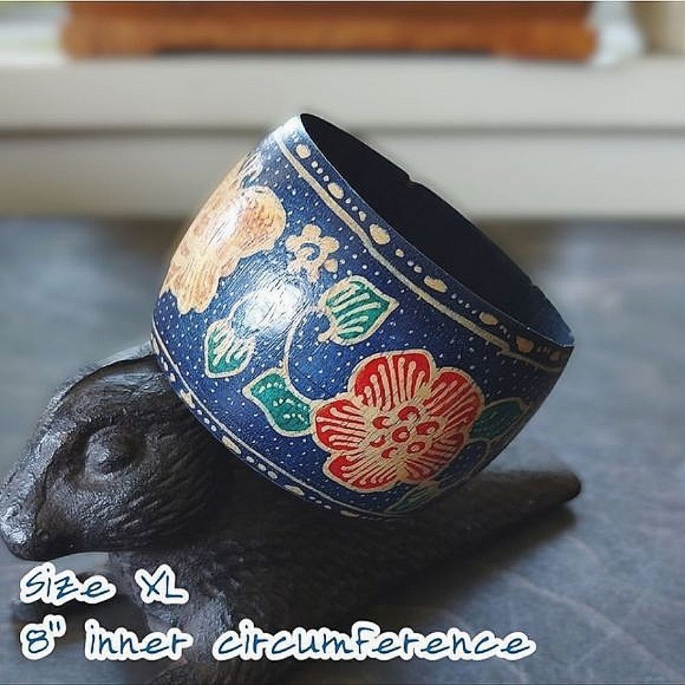 Vtg blue floral painted wooden wide bangle